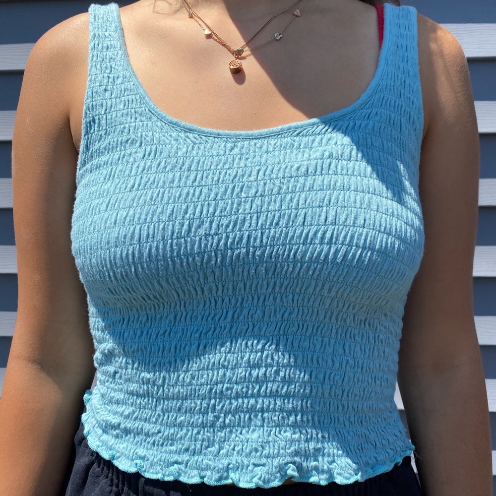 sinched blue crop top